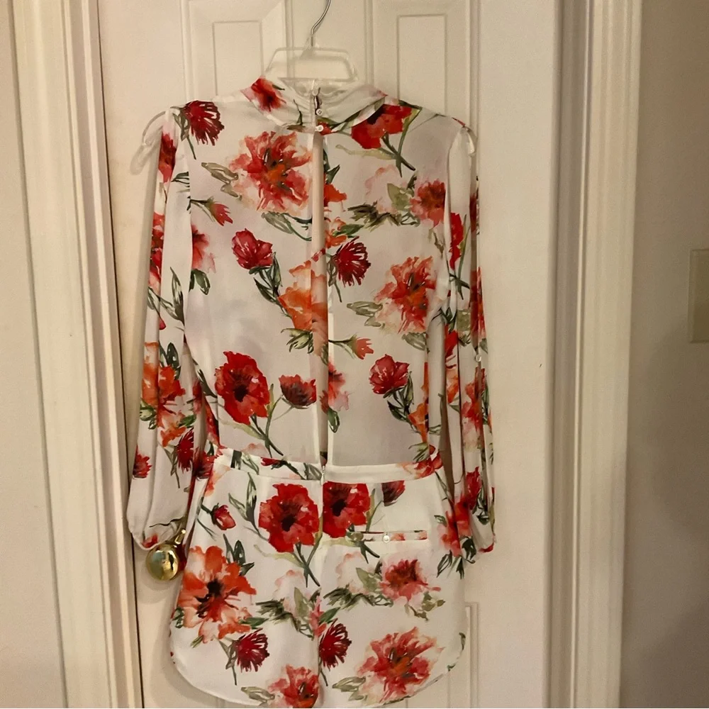 Haute Hippie silk floral romper shorts, long sleeves, v-neck.  Darling!  Size XS - Picture 9 of 16